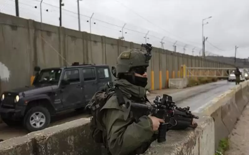 إعلام إسرائيلي: 3 فلسطينيين تسللوا إلى