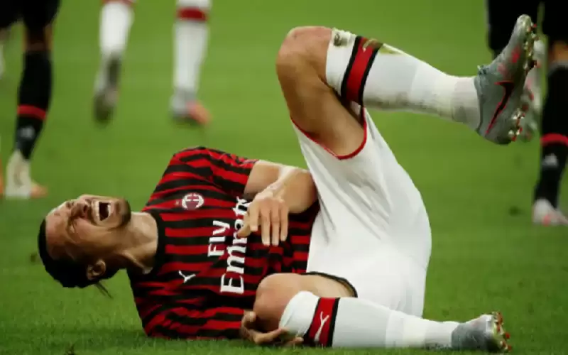 إبراهيموفيتش: لعبت 6 أشهر بلا رباط