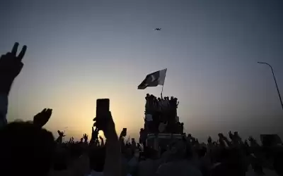 عمران خان يمهل الحكومة 6 أيام