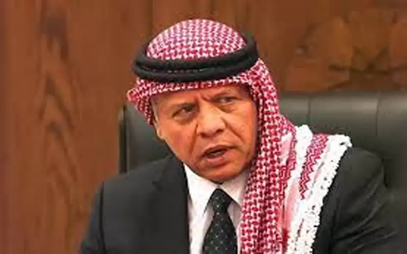 الملك على رأس مشيعي جثمان الدكتور