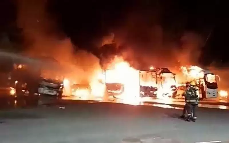 اشتباه بحريق متعمد في 8 حافلات