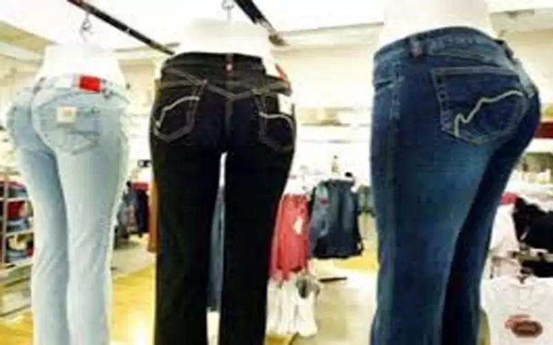 جامعة تحظر على الفتيات اللبس الضيق