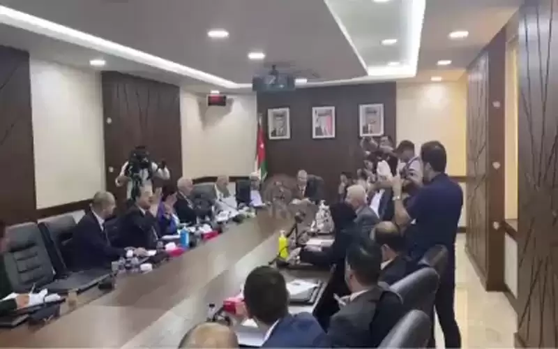 عائلات الجدري تتسبب بجدل نيابي خلال