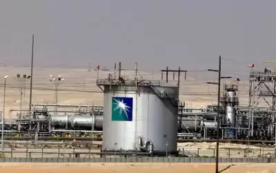 السعودية ترفع سعر النفط الخام لآسيا