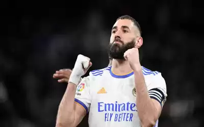 ميسي يرشح بنزيما للتتويج بالكرة الذهبية