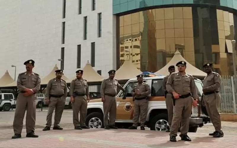 سعودي يقتل قريبه أثناء أدائه الأذان