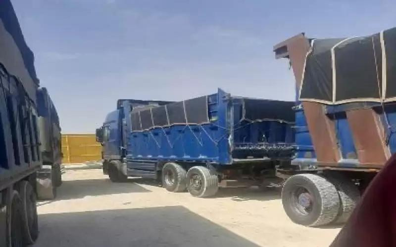 ضبط طفل يقود قاطرة شحن كبيرة