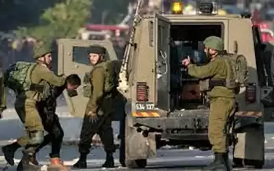 الاحتلال يعتقل سبعة مواطنين من رام