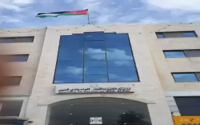 الإدارة في تربية وادي السير، تعسفية