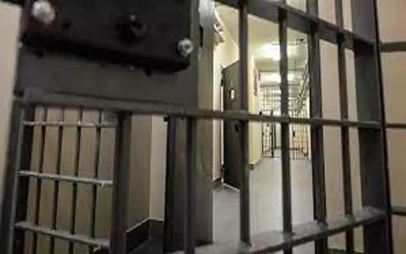 توقيف 5 أشخاص عقب انهيار جزء