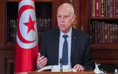 الرئيس التونسي يعزل 57 قاضيا اتهمهم