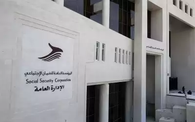 شركة كبرى تحتجز 16 عاملا في