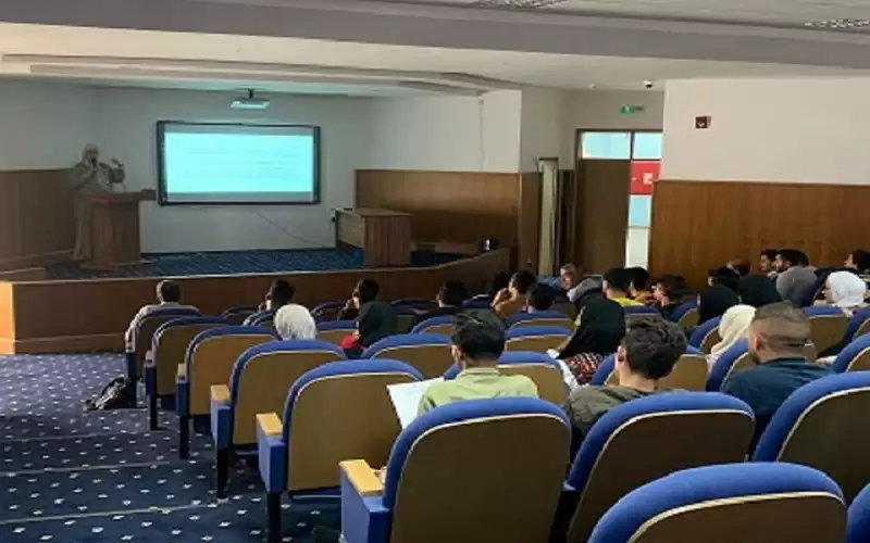 كلية العمارة والتصميم تنظيم ورشتي عمل