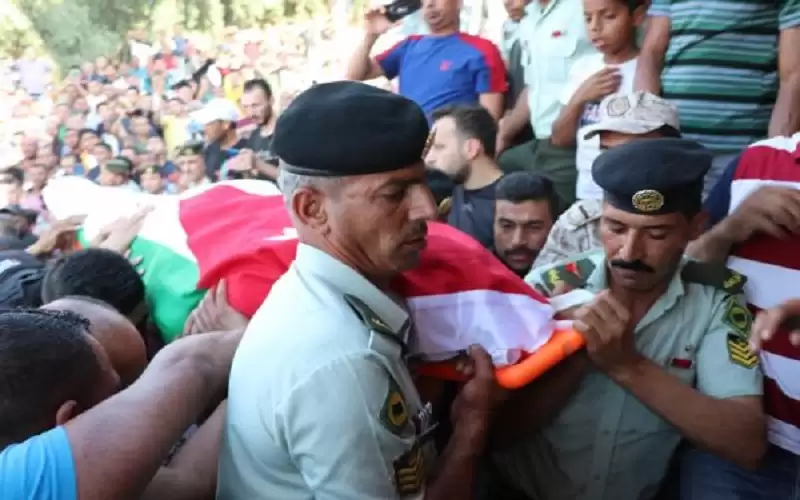 الجيش يشيع جثمان الشهيد الرقيب علي