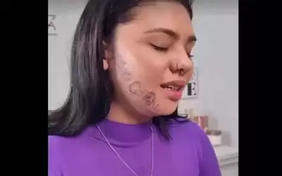 يخطف حبيبته السابقة ويشم اسمه على