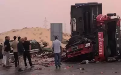 إصابات بتدهور شاحنتين وديانة بطيخ في