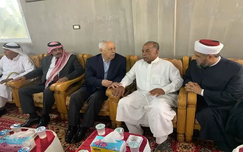 العيسوي يقدم التعازي لذوي الشهيد الجوابرة