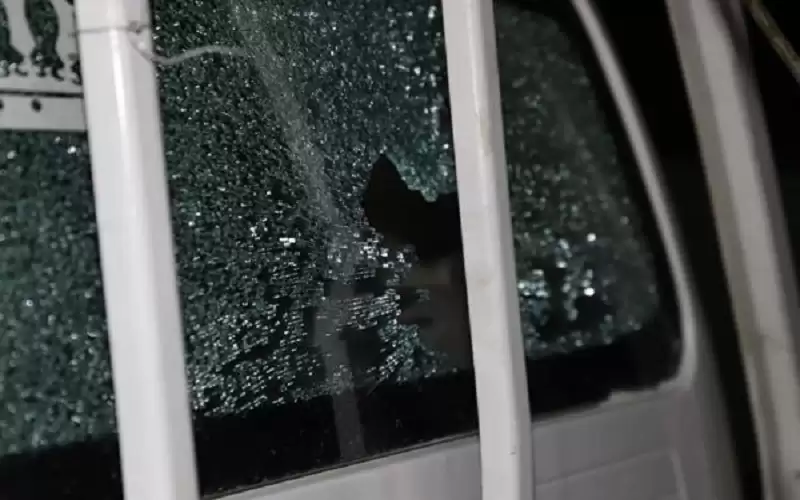 اصابة موظف ببلدية الظليل وتكسير زجاج