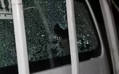 اصابة موظف ببلدية الظليل وتكسير زجاج