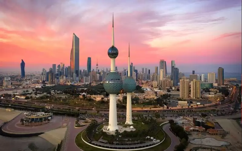 بعد قطر .. الكويت تستدعي السفير