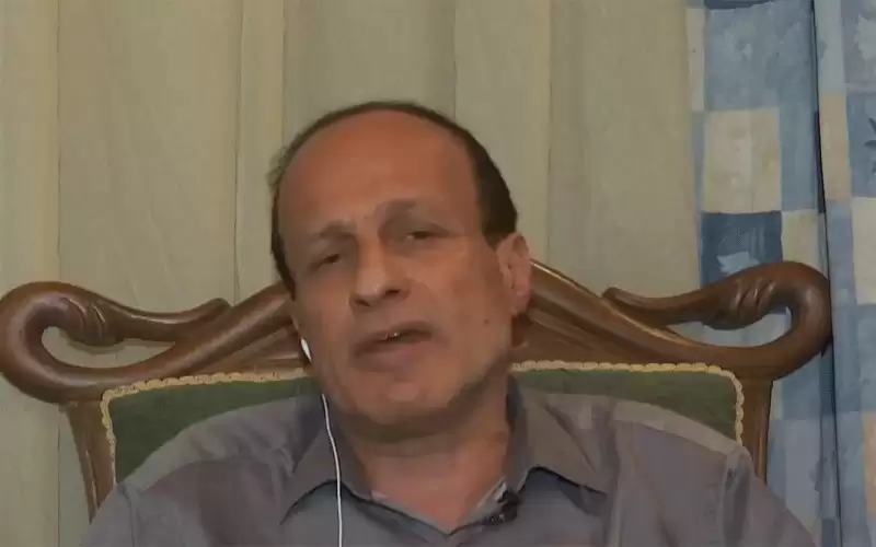 ما قصة البنطلون المعلق في مكتب