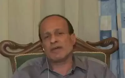 ما قصة البنطلون المعلق في مكتب