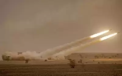 زيلينسكي: بريطانيا تزود كييف بالأسلحة المناسبة