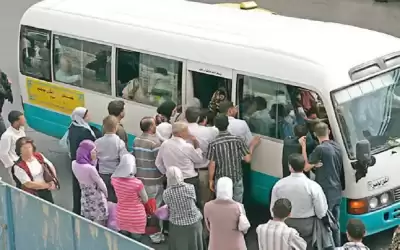 ضبط باص يحمل 16 راكبا زائدا