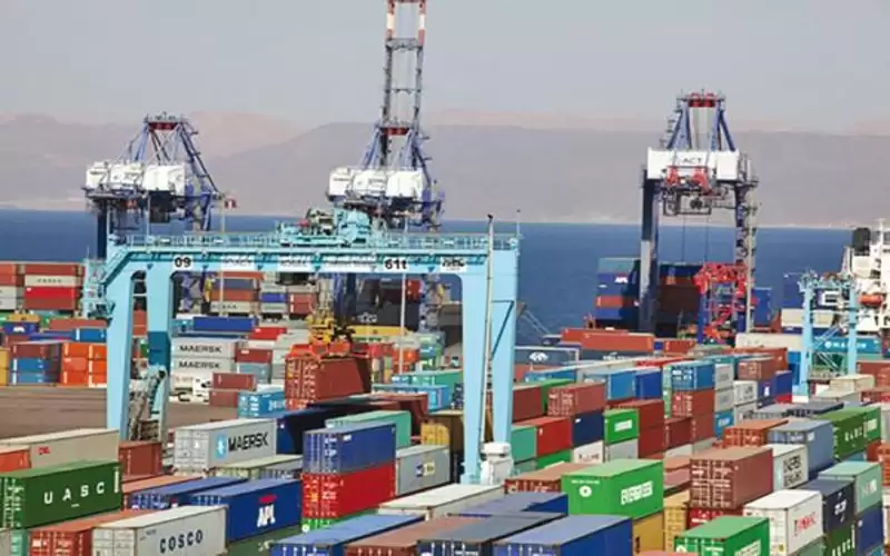 ميناء الحاويات: 15 آلية رفع جديدة