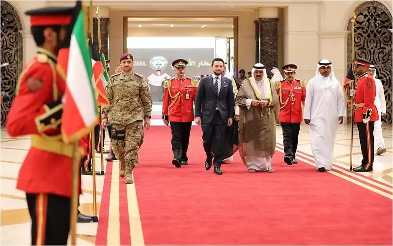 ولي العهد يغادر الكويت بعد زيارة