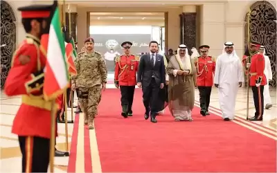 ولي العهد يغادر الكويت بعد زيارة
