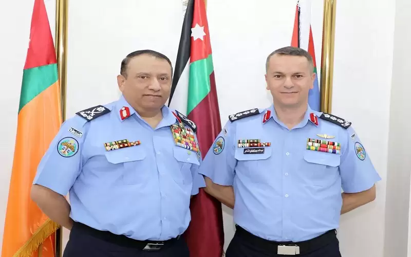 العميد ابو شتال يقلد الرتب الجديدة