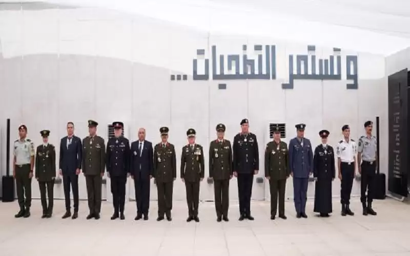 الملك ينعم بأوسمة ملكية على ضباط