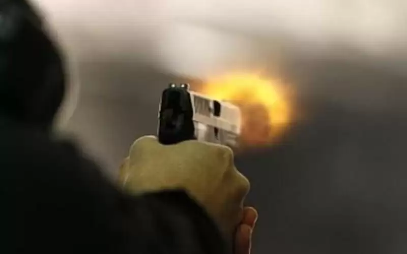 رصاصة مجهولة المصدر تصيب شابا في