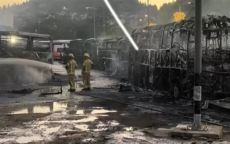 إسرائيل: احتراق 18 حافلة في مدينة