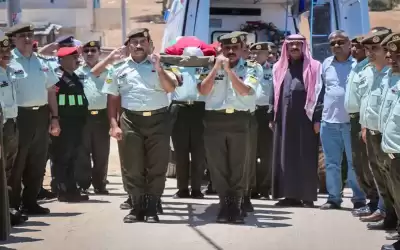 الجيش يشيع جثمان الشهيد الرقيب1 جميل