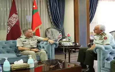 الحنيطي يلتقي المستشار الدفاعي البريطاني للشرق