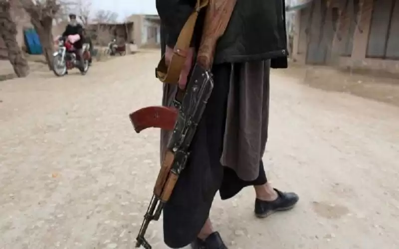 أفغانستان .. رجل يقتل 10 من
