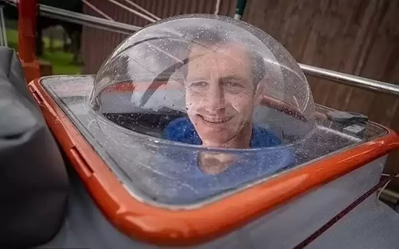 مغامر مجنون يريد الإبحار عبر الأطلسي