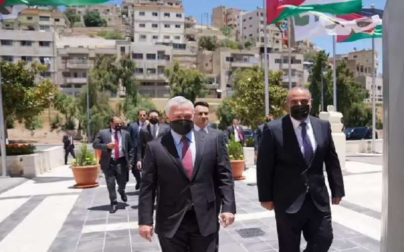 الملك يؤكد ضرورة أن يشعر المواطنون