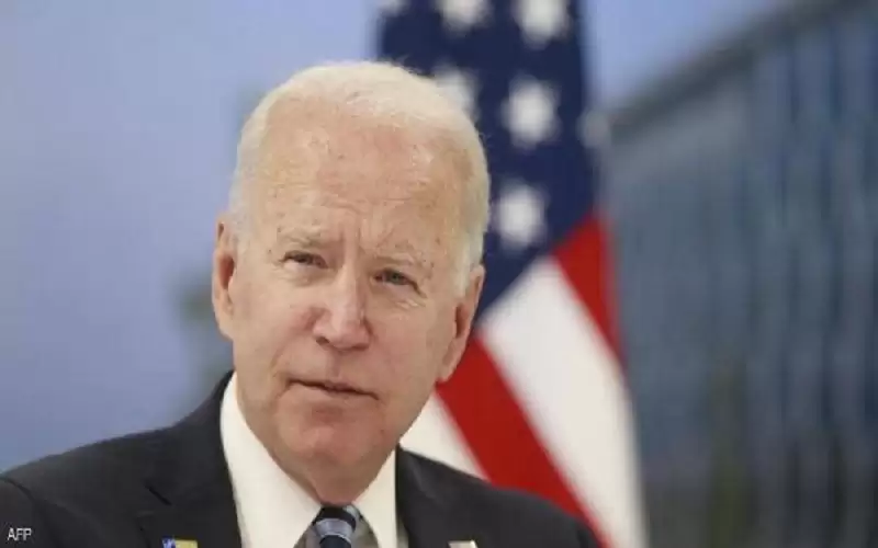 تراجع شعبية بايدن لأدنى مستوى منذ