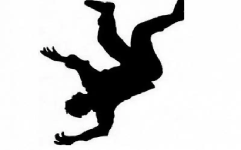 وفاة شخص سقط من الطابق الثالث