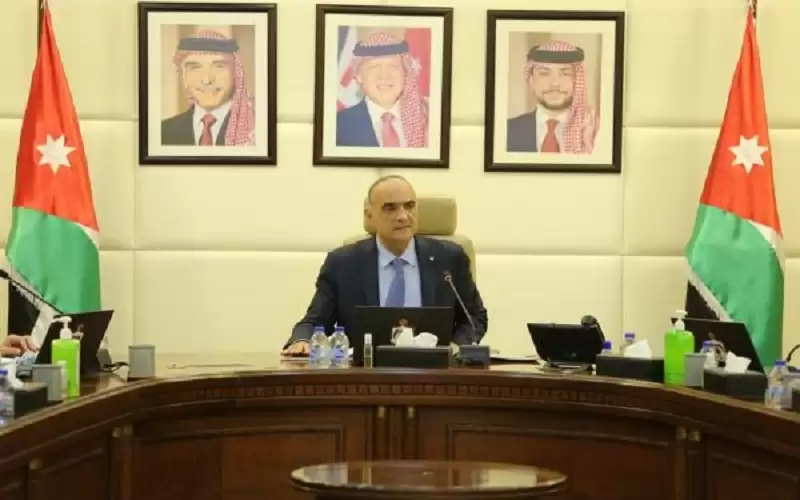 الخصاونة يشكل فريقا من 8 وزراء