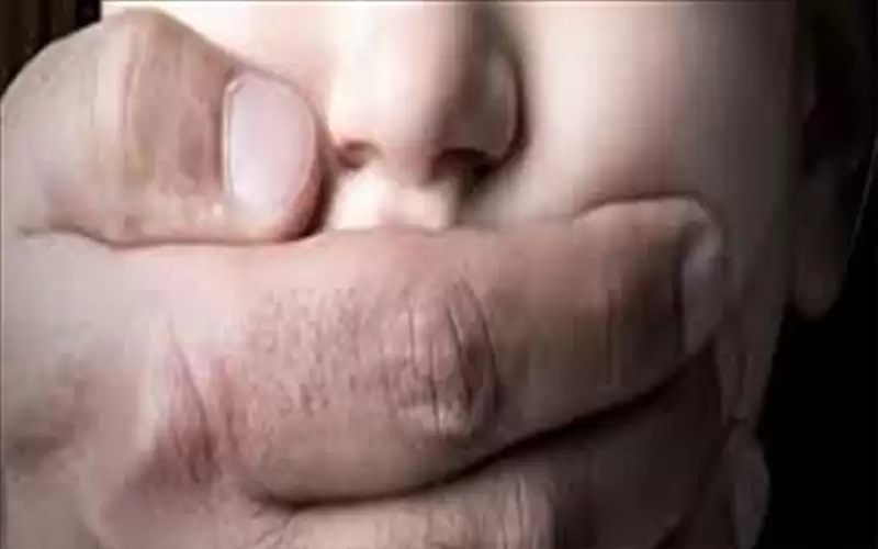 حدث يدعي اختطافه من قبل 5