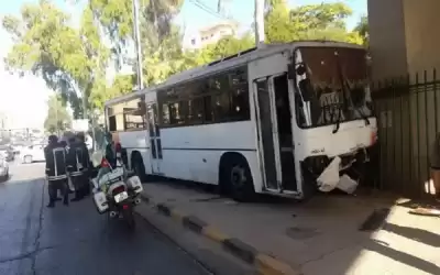 5 اصابات احداها بليغة بتدهور حافلة
