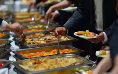 وزير أسبق يدعو للتوقف عن تقديم