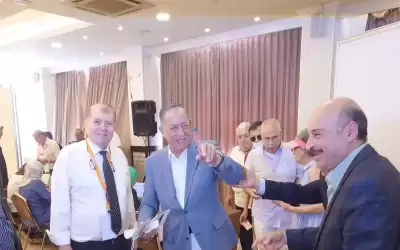 بالصور.. الحبر السري يرفع أصابع الاطباء