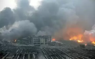قتيل بحريق مصنع للمواد الكيميائية في