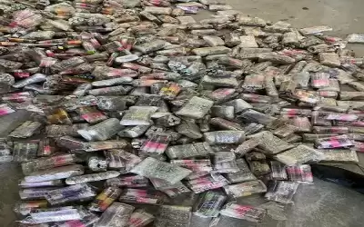 احباط تهريب 8387 سيجارة إلكترونية داخل