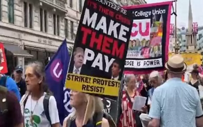 احتجاجات في لندن بسبب الأزمة الاقتصادية